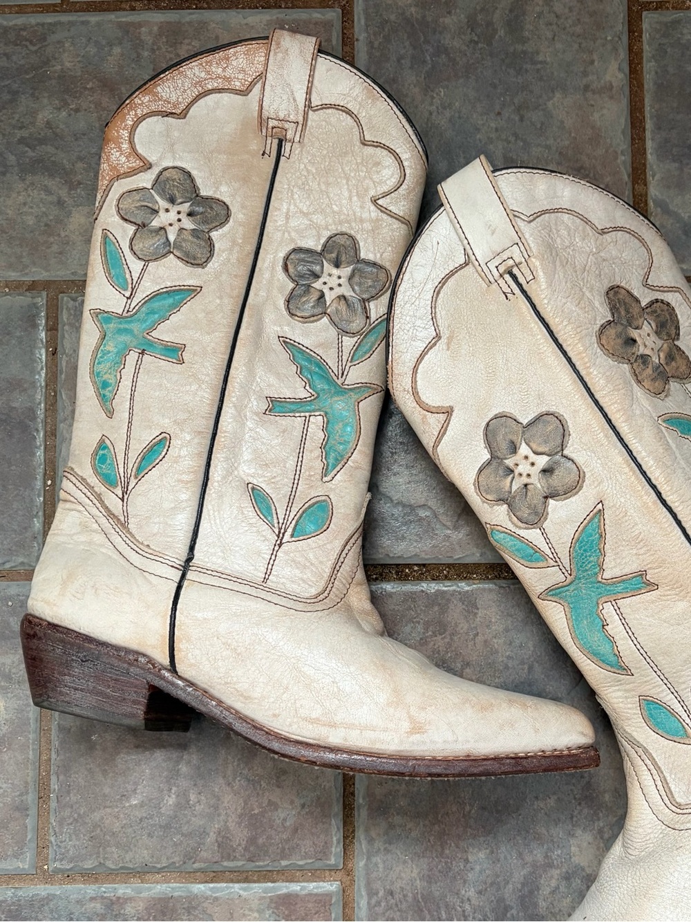 Boots BED STU Rare VALENCIA NECTAR LUX Floral Bird White Green Purple Size 8.5